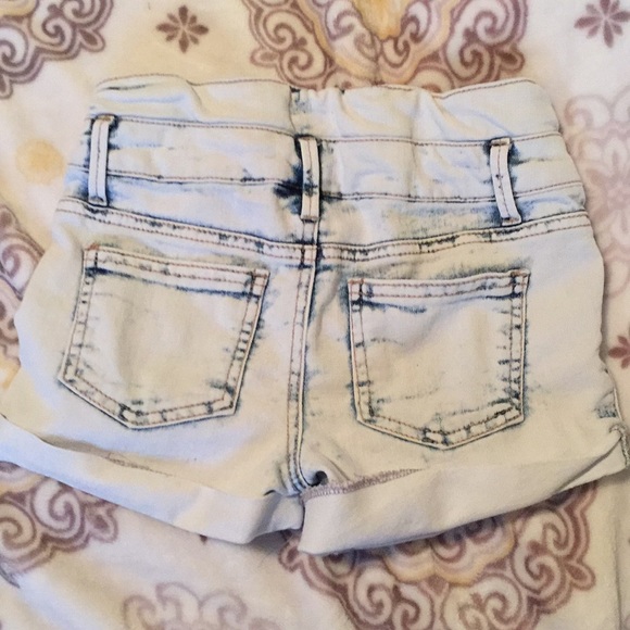 White washed denim shorts - Picture 2 of 4
